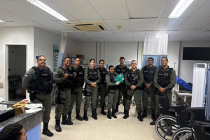 Ap&oacute;s os primeiros atendimentos, m&atilde;e e filho foram encaminhados ao Hospital Bar&atilde;o de Lucena, onde receberam cuidados m&eacute;dicos especializados. 
