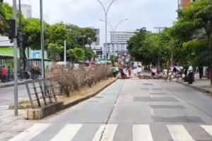Tr&acirc;nsito volta ao normal na Conde da Boa Vista, Centro do Recife, ap&oacute;s protesto na manh&atilde; desta ter&ccedil;a
