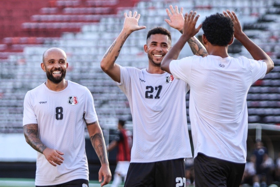 Equipe do Santa Cruz em jogo-treino diante do Santa Cruz-RN no Arruda/Evelyn Victoria/SCFC