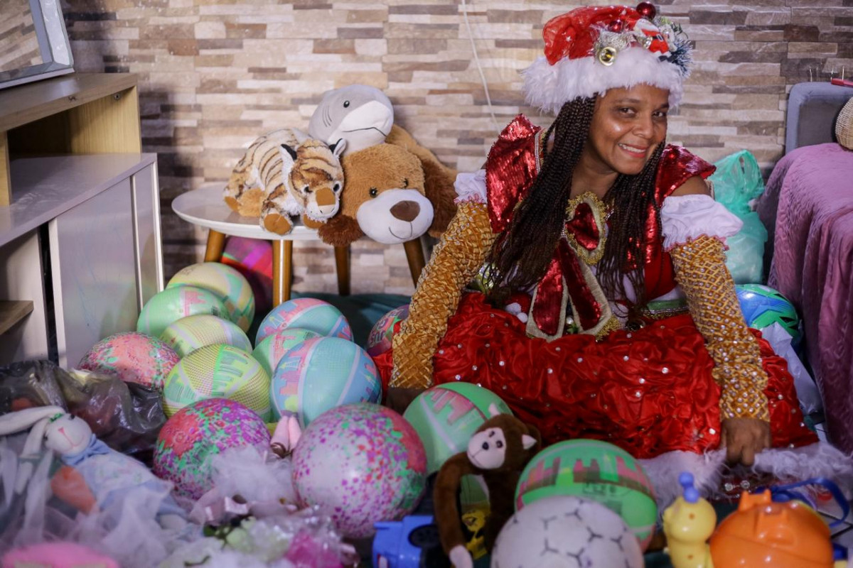 A ideia de Ana Paula de transformar sua residência na Casa do Natal Solidário surgiu durante o concurso natalino de 2017, promovido pela Prefeitura do Recife
 (Foto: Rafael Vieira / DP Fotos)