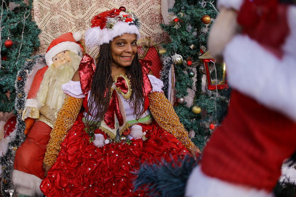 A ideia de Ana Paula de transformar sua residência na Casa do Natal Solidário surgiu durante o concurso natalino de 2017, promovido pela Prefeitura do Recife
 (Foto: Rafael Vieira / DP Fotos)