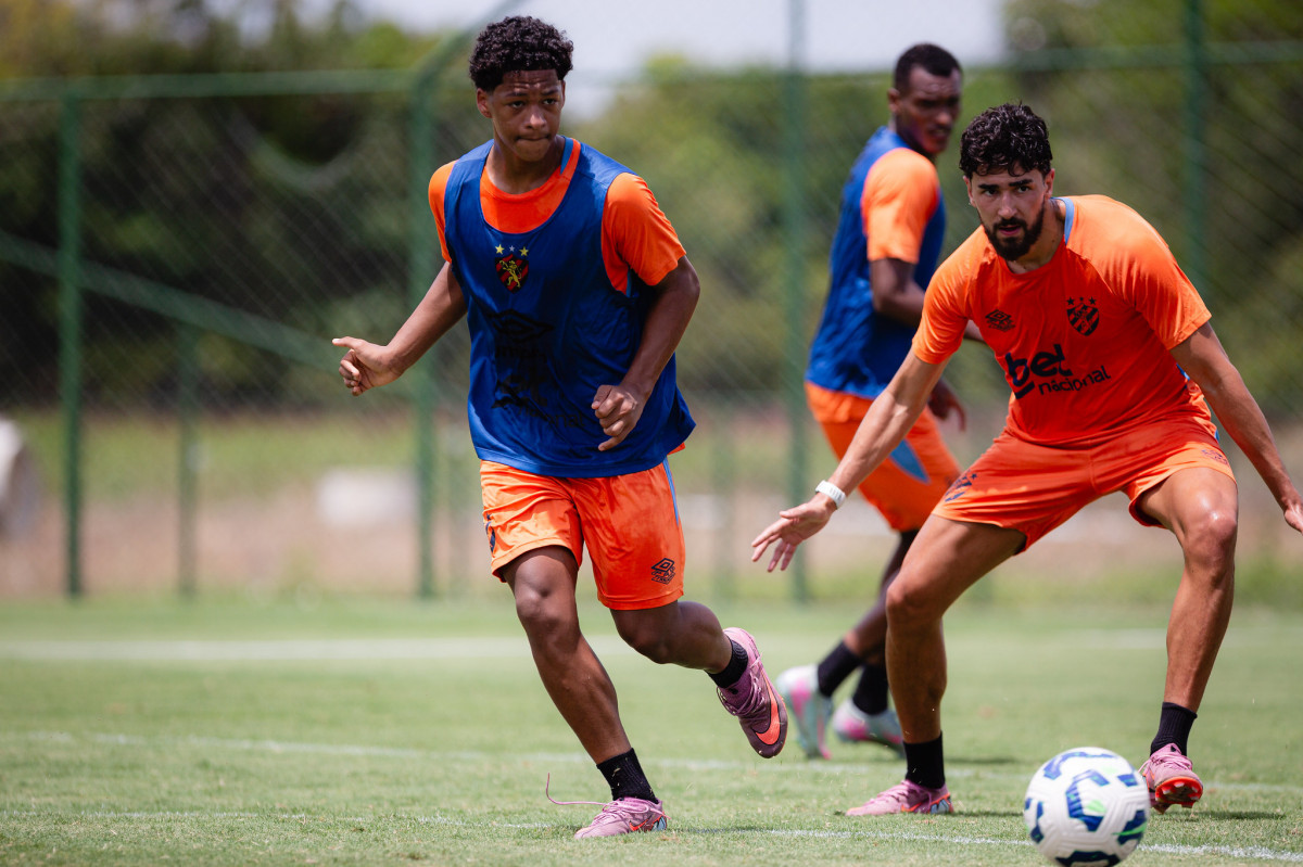 Volante Zé Lucas e zagueiro João Silva em treino do Sport no CT José de Andrade Medicis/Paulo Paiva/Sport Recife