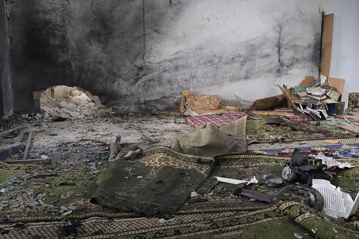 Atentado à bomba em mesquita na Síria causa oito mortos (HANDOUT / SANA / AFP)