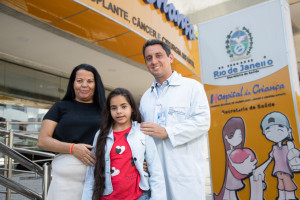 F&aacute;tima Aparecida Farias, Vit&oacute;ria Farias Soares e o cirurgi&atilde;o Ricardo Ribas