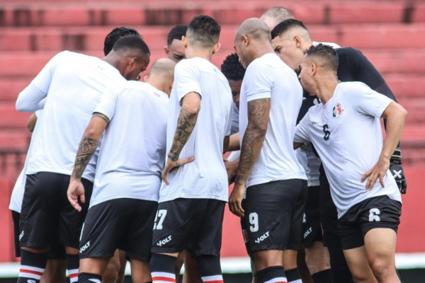 Equipe do Santa Cruz em partida de pr&eacute;-temporada