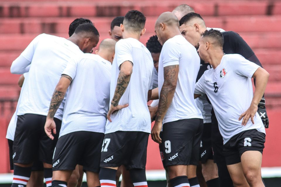 Equipe do Santa Cruz em partida de pré-temporada/Evelyn Victoria/SCFC