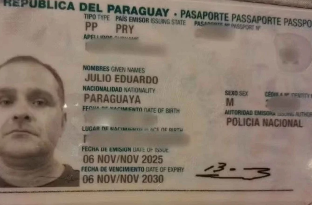 Foto divulgada pela polícia paraguaia sobre o documento falso usado por Silvinei Vasques
/Foto: Reprodução