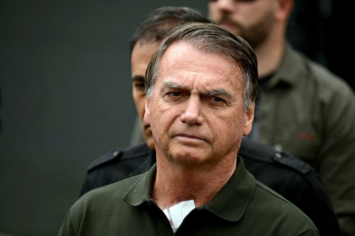 Bolsonaro passou por um novo procedimento cirúrgico neste sábado (27)/Foto: PABLO PORCIUNCULA / AFP