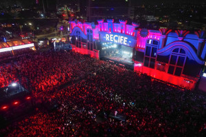 Primeira noite da Virada Recife 2026 re&uacute;ne p&uacute;blico no Pina com shows nacionais
