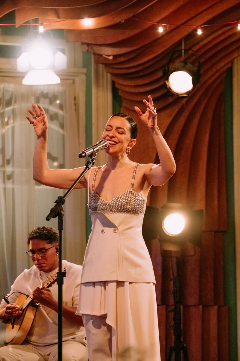 Roberta Sá gravou o audiovisual na Casa de Francisca, em São Paulo.  (Murilo Amancio/Divulgação)