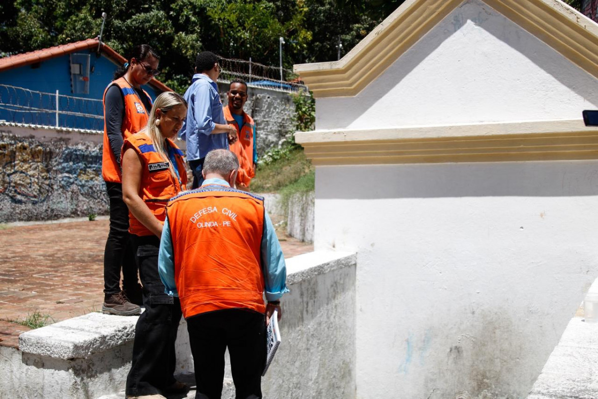 Olinda inicia vistoria no Sítio Histórico para prevenir riscos em encostas.  (Foto: Marina Torres/DP Foto)