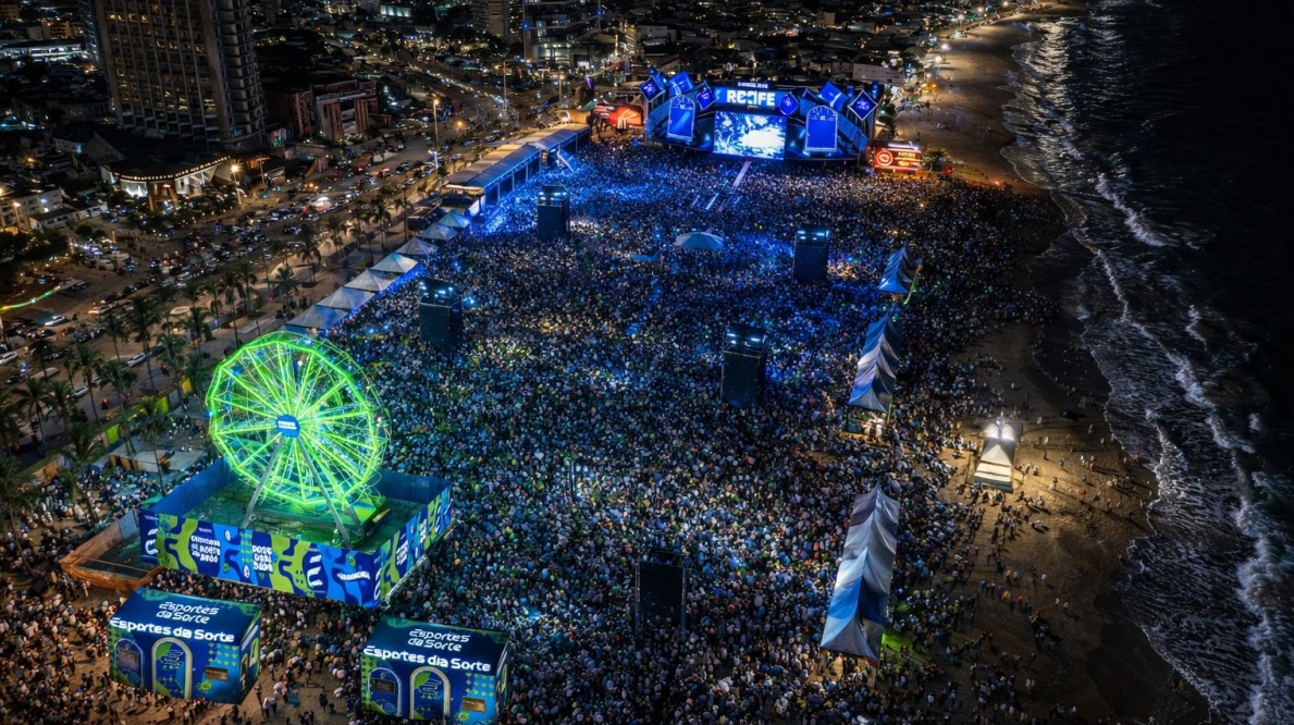 Um dos destaques é a Roda-Gigante, instalada como ponto de experiência e observação privilegiada da festa. /Divulgação/Esportes da Sorte