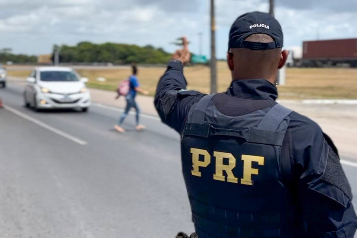 A fiscalização da PRF tem como foco neste ano coibir a prática de misturar bebida alcoólica e direção/Foto: Divulgação / PRF