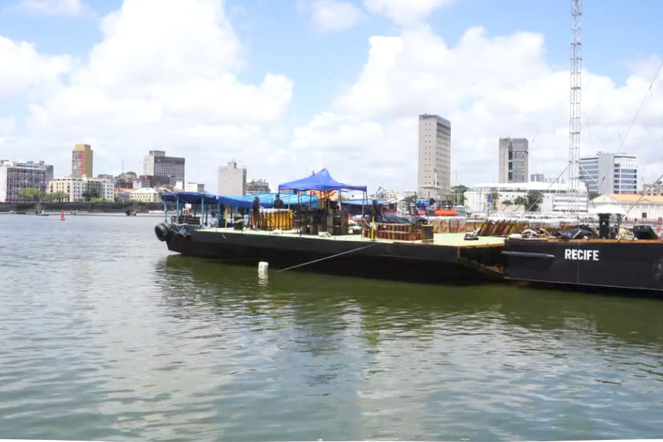 Balsa com fogos para virada 2026/Divulgação