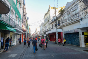 As lojas do Centro do Recife e dos shoppings centers da Regi&atilde;o Metropolitana estar&atilde;o fechadas nesta quinta-feira (1&ordm;),