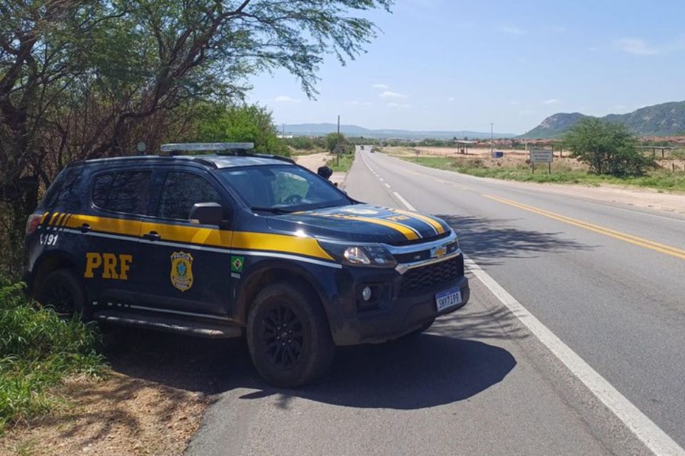PRF foi ao local para atender a uma ocorrência de tombamento de caminhão/PRF/divulgação