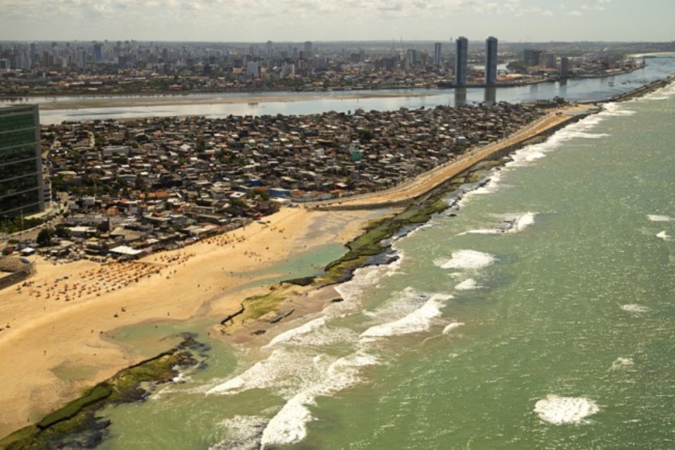 Praia do Pina, na Zona Sul do Recife/Sol Pulquério/PCR