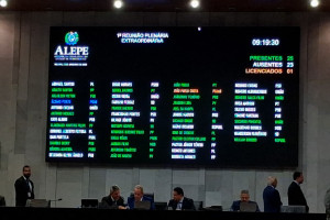 O presidente da Alepe, &Aacute;lvaro Porto, enviou projetos da governadora Raquel Lyra &agrave; procuradoria da Casa.