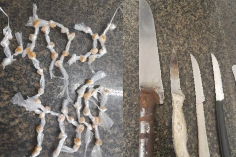 Polícia apreendeu cinco facas, 57 invólucros contendo crack, além de R$ 555 em dinheiro /PMPE/divulgação
