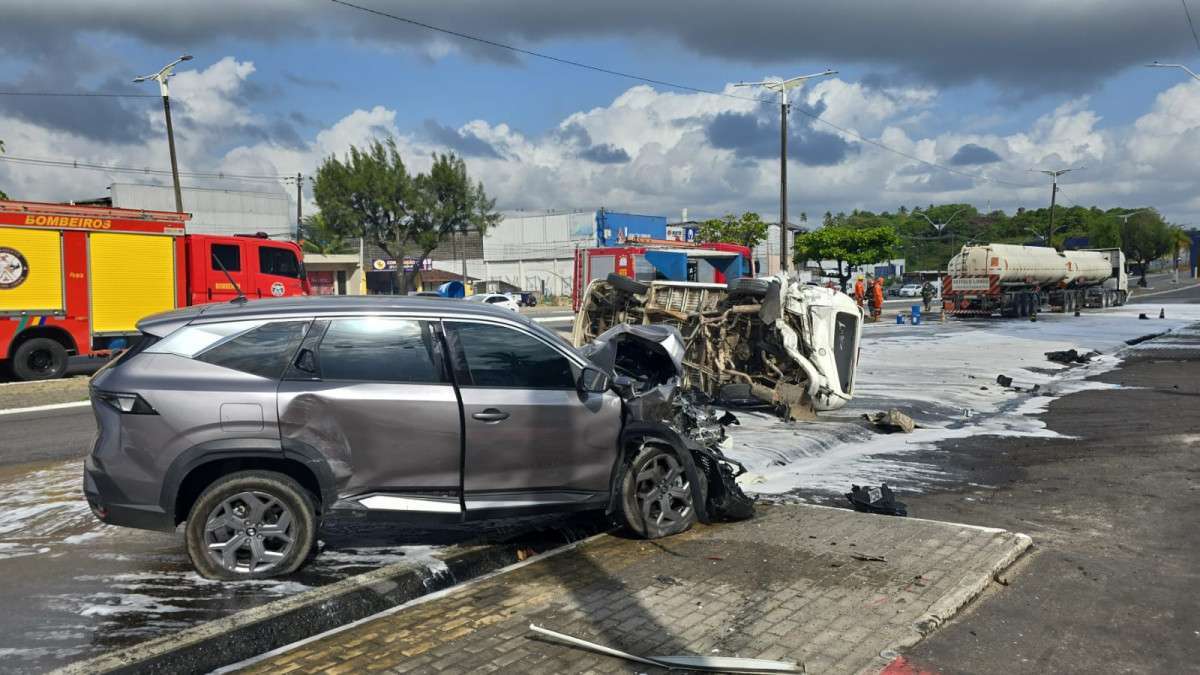 Rodovia está interditada para limpeza da pista /Foto: Divulgação/PRF