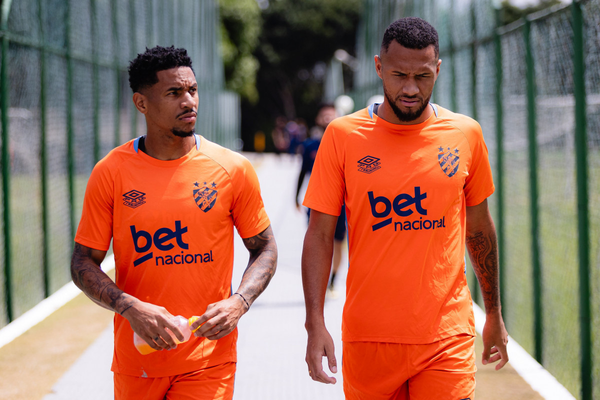 Lateral-esquerdo Felipinho e o atacante Gustavo Coutinho /Paulo Paiva/Sport Recife