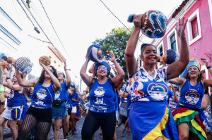 Pr&eacute;vias de carnaval atraem carnavalescos e turistas em Olinda