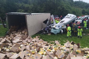 O sinistro aconteceu por volta das 4 horas da manh&atilde;. 