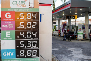 Postos de gasolina autuados por aumento indevido de pre&ccedil;os est&atilde;o pass&iacute;veis de multa, diz Procon PE