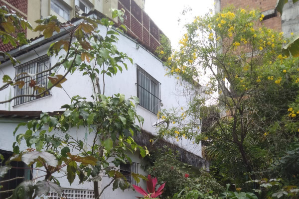 Casa no terreno do Edif&iacute;cio 13 de Maio