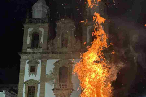Queima da lapinha acontece no Pátio de São Pedro /Marcos Pastich/PCR