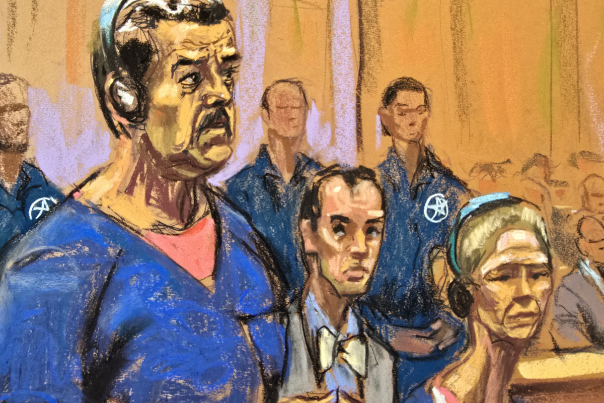 Este desenho da sala de audiências mostra o ex-presidente da Venezuela, Nicolás Maduro (à esquerda), e sua esposa, Cilia Flores, comparecendo à audiência de acusação no Tribunal Federal Daniel Patrick Moynihan, em Nova York/JANE ROSENBERG / AFP