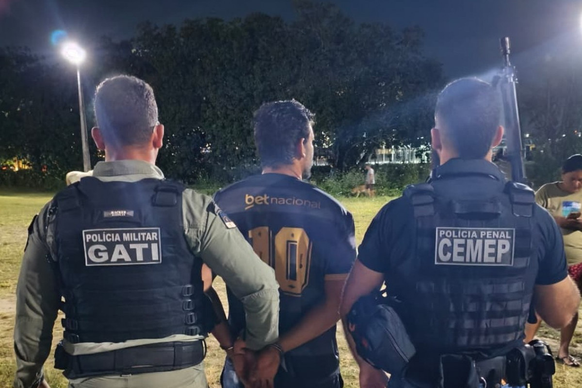 Prisão de um dos suspeitos de descumprir medida protetiva./Foto: Divulgação/Seap