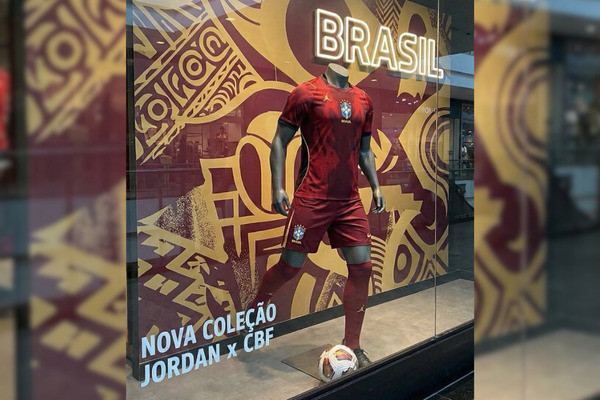 Camisa vermelha da Seleção Brasileira Nike pode vender uniforme que foi descartado para a Copa de 2026  (Foto: Reprodução/Redes Sociais)