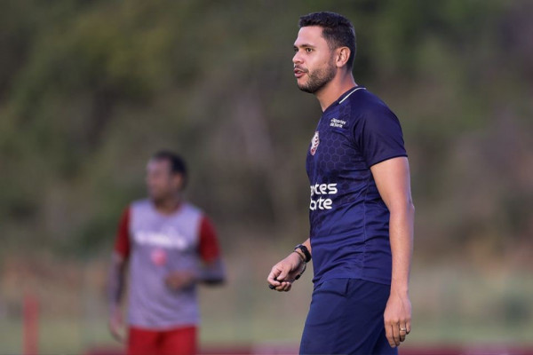 Guilherme dos Anjos, treinador do N&aacute;utico