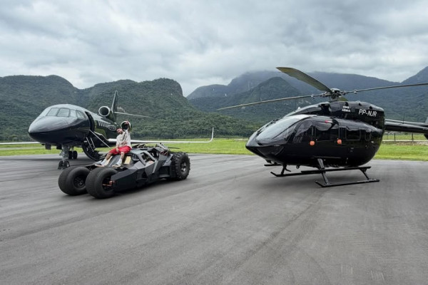 Neymar exibe coleção de veículos de R$ 300 milhões com jato, helicóptero e Batmóvel. (Foto: Reprodução/Redes Sociais)