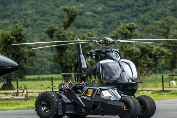 Neymar exibe coleção de veículos de R$ 300 milhões com jato, helicóptero e Batmóvel. (Foto: Reprodução/Redes Sociais)