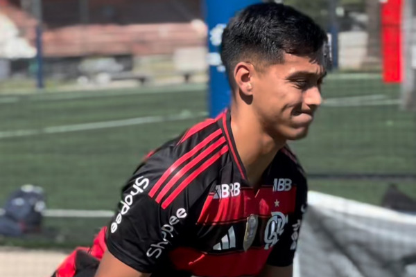Atencio aparece com camisa do Flamengo e torcida do Sport se revolta nas redes sociais. /Foto: Reprodução/Redes Sociais