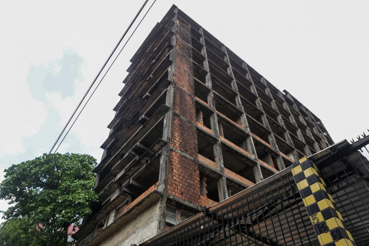 Edifício 13 de Maio, no Centro do Recife, está abandonado há 65 anos/Foto: Crysli Viana/DP Foto