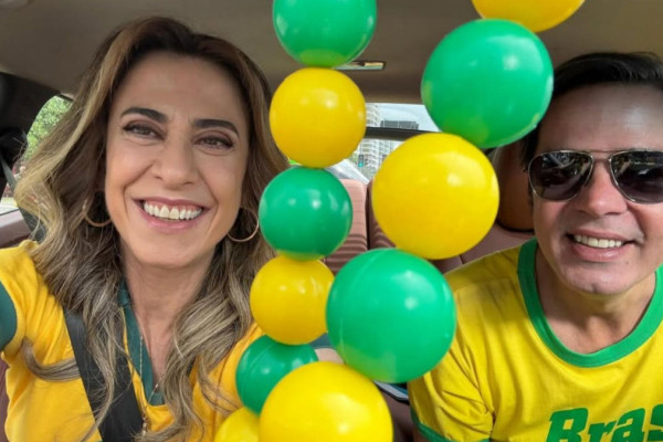 Fernanda Torres e Bruno Mazzeo em "Os Corretores" (Divulgação)