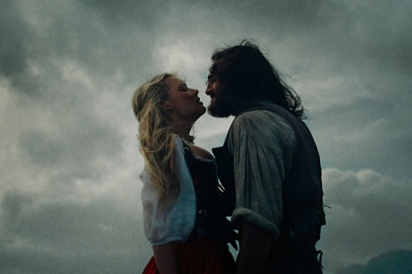 "O Morro dos Ventos Uivantes" é a nova adaptação do livro clássico feita por Emerald Fennell (de "Saltburn") (Warner/Divulgação)