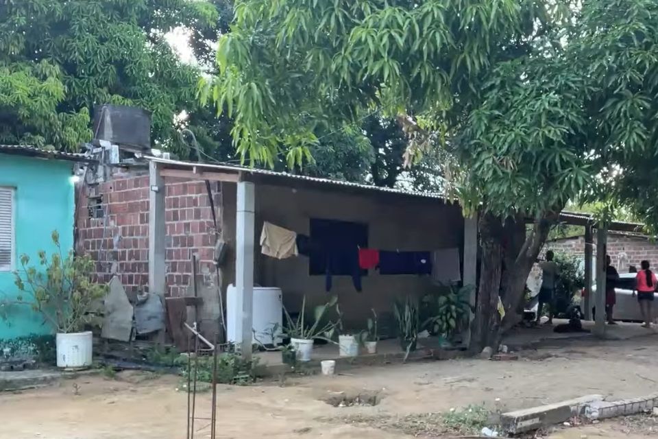 Homem é assassinado a tiros dentro de casa em Olinda, nesta quarta-feira (7)
/Reprodução/Tv Guararapes