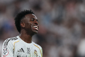 Vini Jr. em a&ccedil;&atilde;o pelo Real Madrid na Supercopa da Espanha