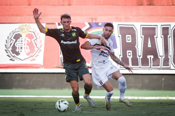Santa Cruz e Defensa y Justicia se enfrentaram nesta quinta-feira (8) em amistoso internacional disputado no est&aacute;dio do Arruda