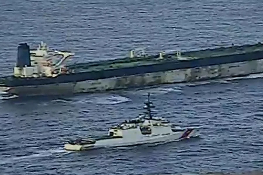 Navios-petroleiros foram interceptados em águas internacionais/Reprodução/Redes sociais