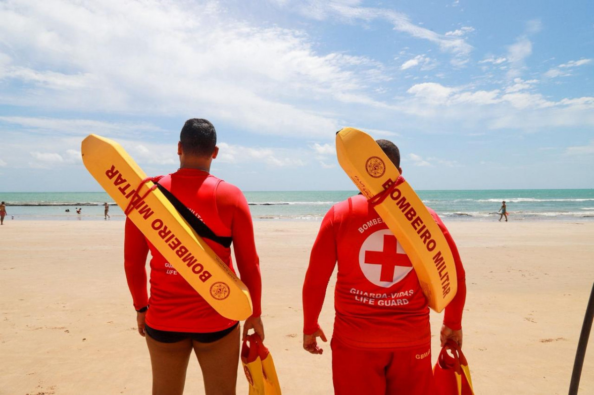 De acordo com o CEMIT, durante o verão, 48 guarda-vidas estarão à disposição da população nas praias do Recife, Olinda, e Jaboatão dos Guararapes (Foto: Karol Rodrigues/DP Foto)