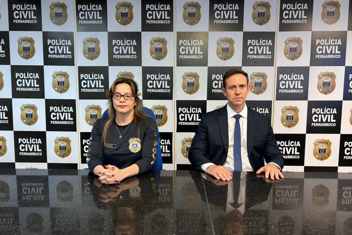 Delegada Cecília Delgado, titular Delegacia de Moreno, e o delegado Gilberto Loyo, da Seccional da Sexta Delegacia/Foto: Divulgação/PCPE