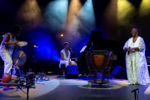 Show "Am&eacute;m & Amem - Nan&aacute; Vasconcelos 80 Anos" ter&aacute; tr&ecirc;s apresenta&ccedil;&otilde;es na Caixa Cultural