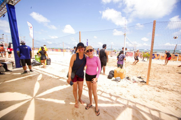 .Luana Rodrigues, de 44 anos é moradora de Areias, na Zona Oeste do Recife, e levou a filha, Lorena, de 12, para aproveitar o evento (Foto: Crysli Viana/DP Foto)