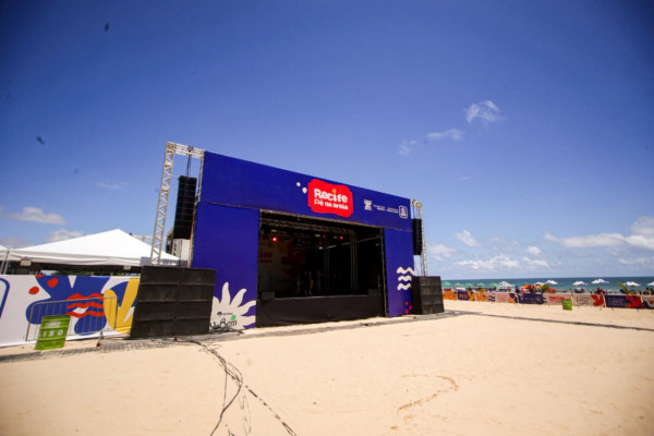 Abertura do Recife Pé na Areia 2026 na orla de Boa Viagem (Foto: Crysli Viana/DP Foto)
