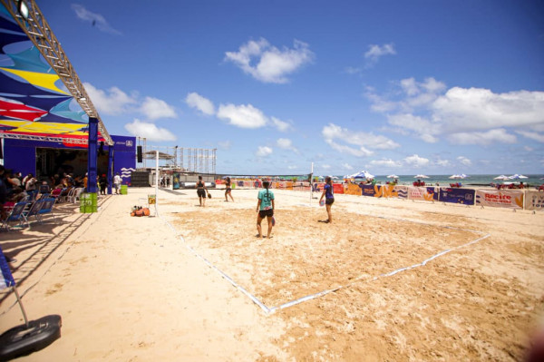Abertura do Recife Pé na Areia 2026 na orla de Boa Viagem (Foto: Crysli Viana/DP Foto)